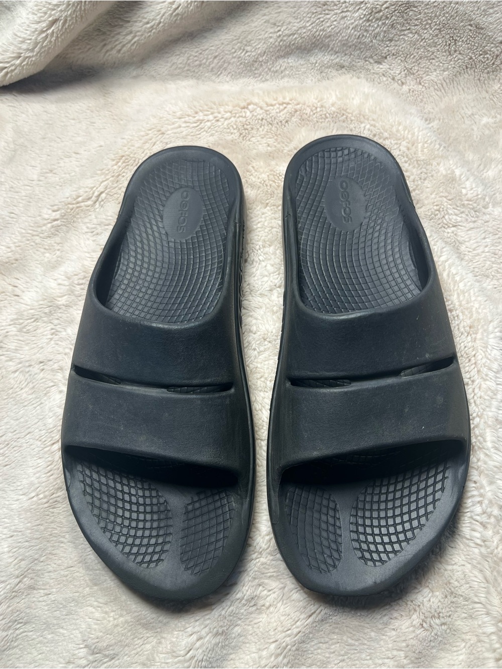 OOFOS OOahh Recovery Slides in black Size 12 mens